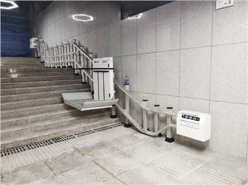 Zvedací plošina pro invalidní vozíky